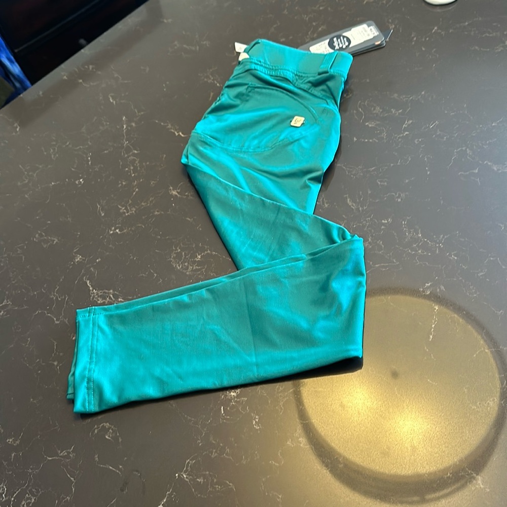 Very green, brand new Wrup low. Limited edition. No longer available.